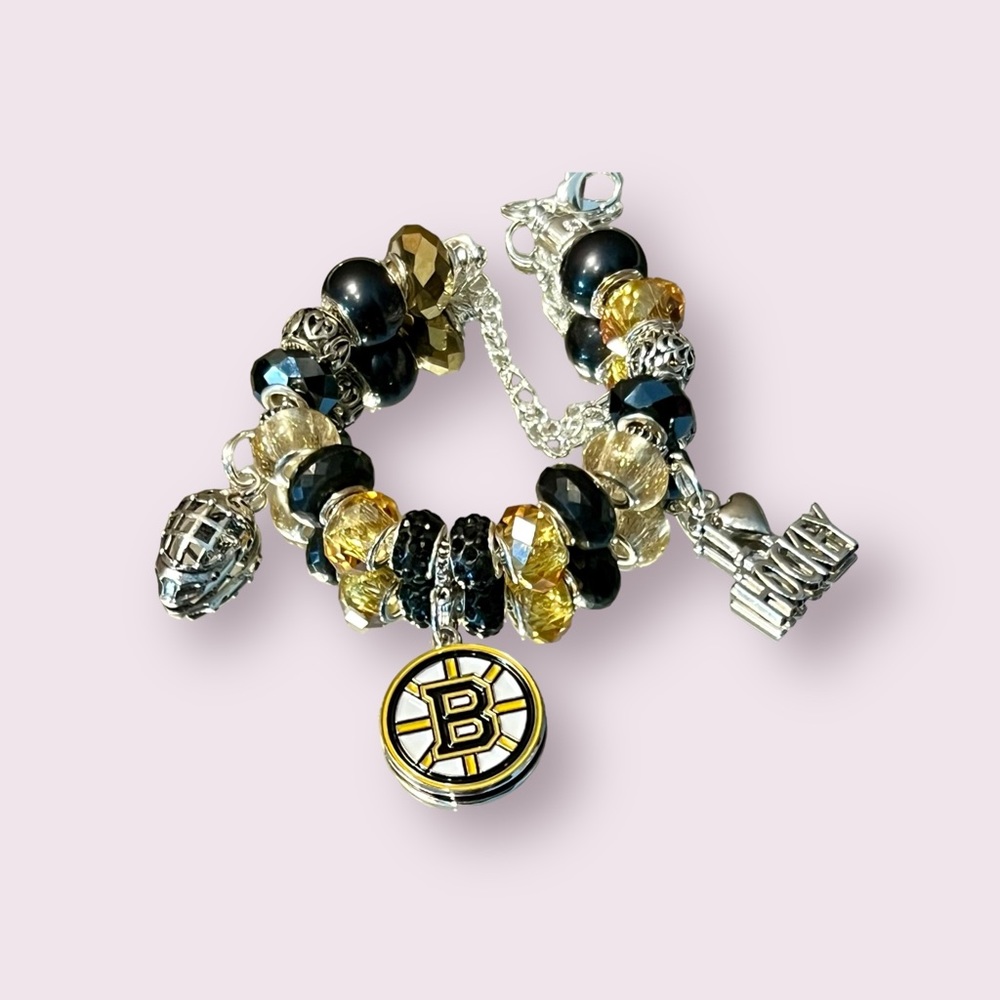 Boston Bruins beaded charm bracelet.